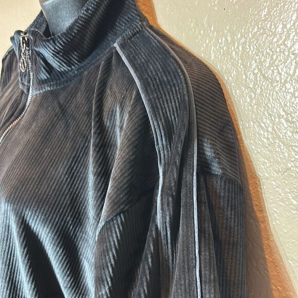 Victoria’s Secret on point women’s large velvet ribbed mock neck zip up sweater - Picture 3 of 6
